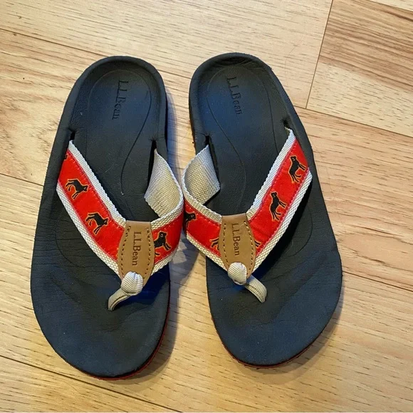 LL Bean Flip Flop Sandals with dogs Size 6